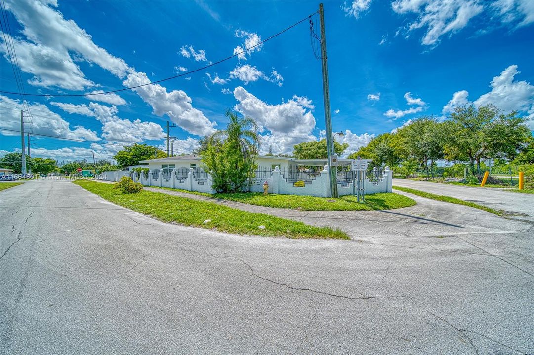 For Sale: $475,000 (3 beds, 2 baths, 1632 Square Feet)