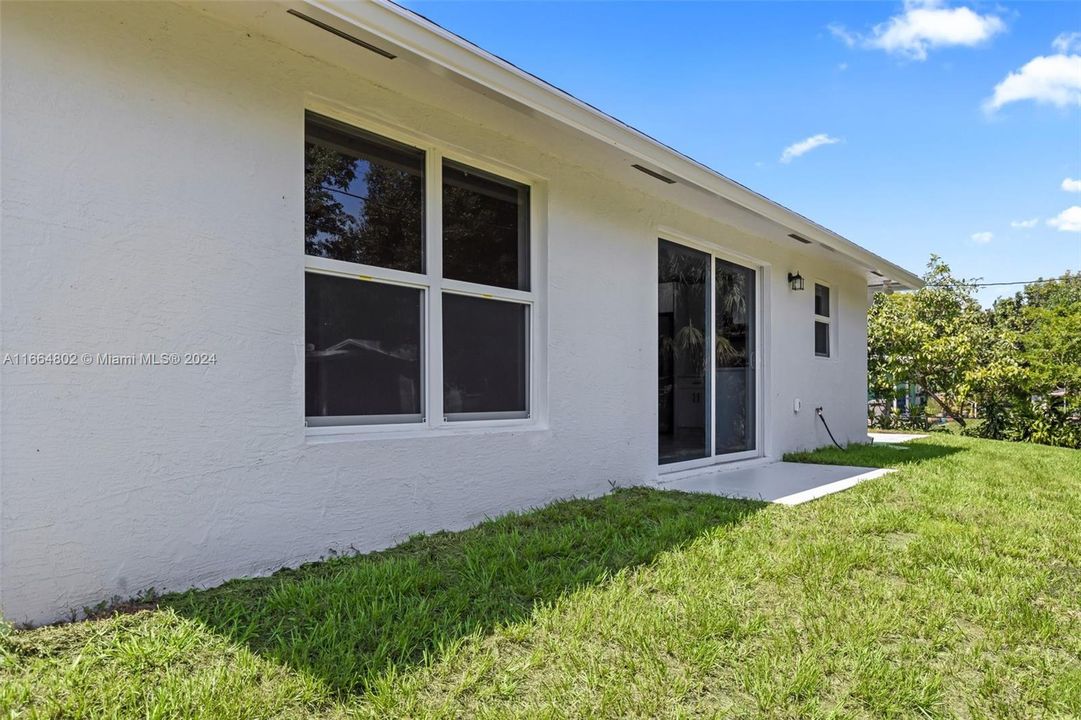 For Sale: $460,000 (3 beds, 2 baths, 1389 Square Feet)