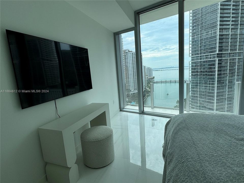 Active With Contract: $8,000 (1 beds, 1 baths, 853 Square Feet)