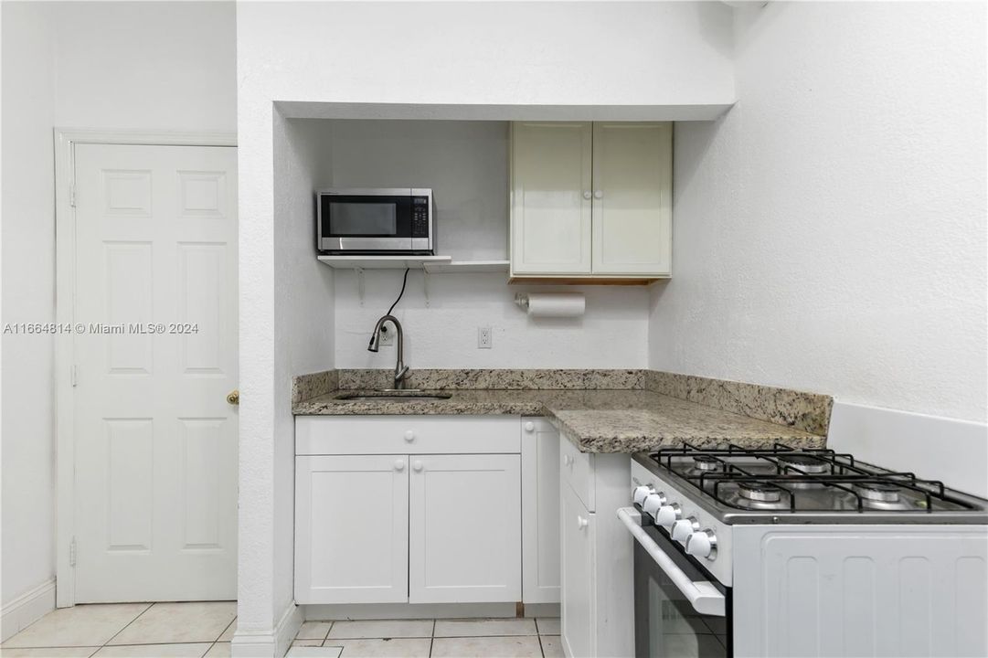 En Venta: $739,900 (5 camas, 5 baños, 2136 Pies cuadrados)