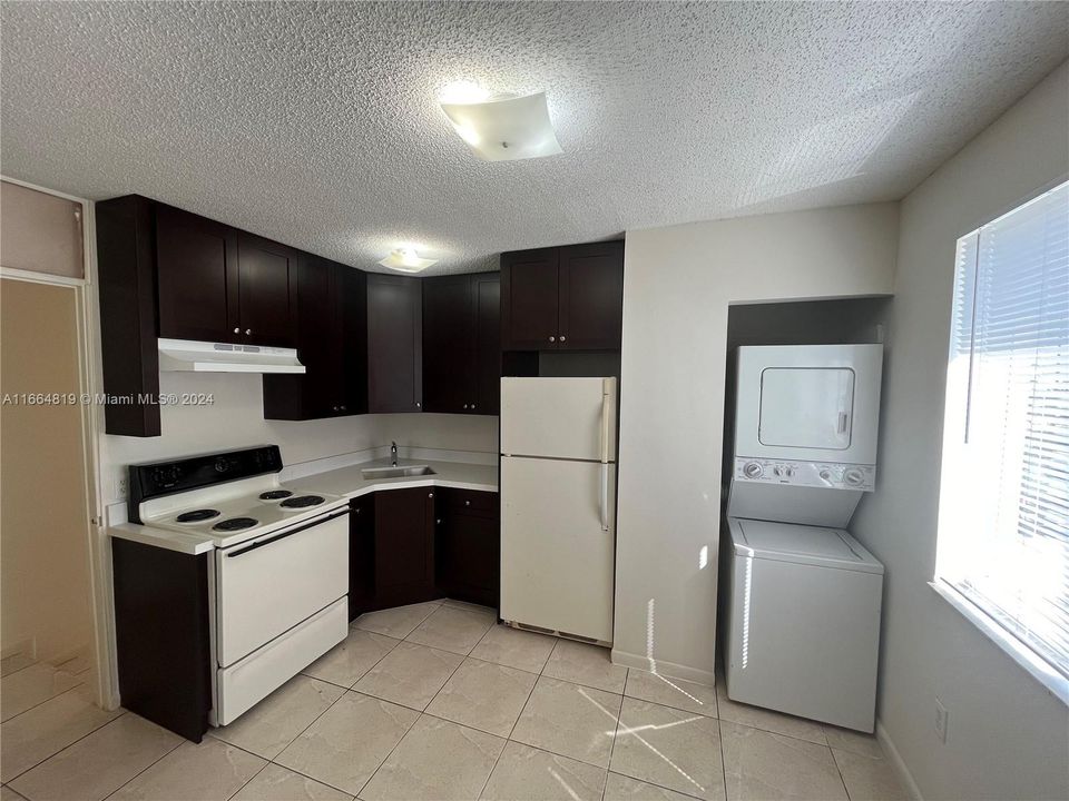 For Rent: $1,800 (1 beds, 1 baths, 550 Square Feet)