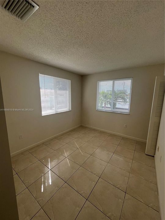 For Rent: $1,800 (1 beds, 1 baths, 550 Square Feet)