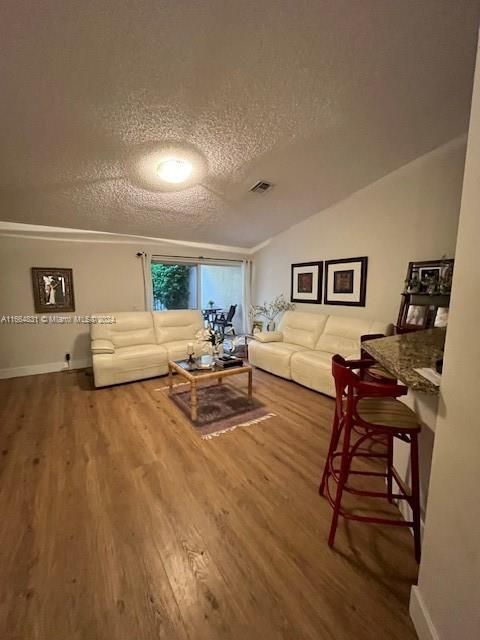 For Rent: $3,800 (3 beds, 2 baths, 1438 Square Feet)