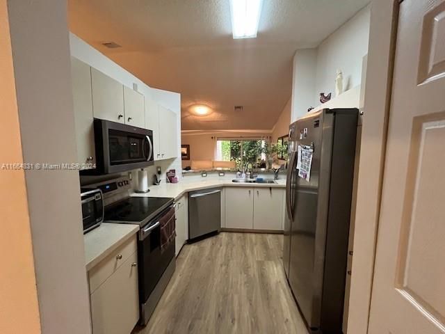 For Rent: $3,800 (3 beds, 2 baths, 1438 Square Feet)