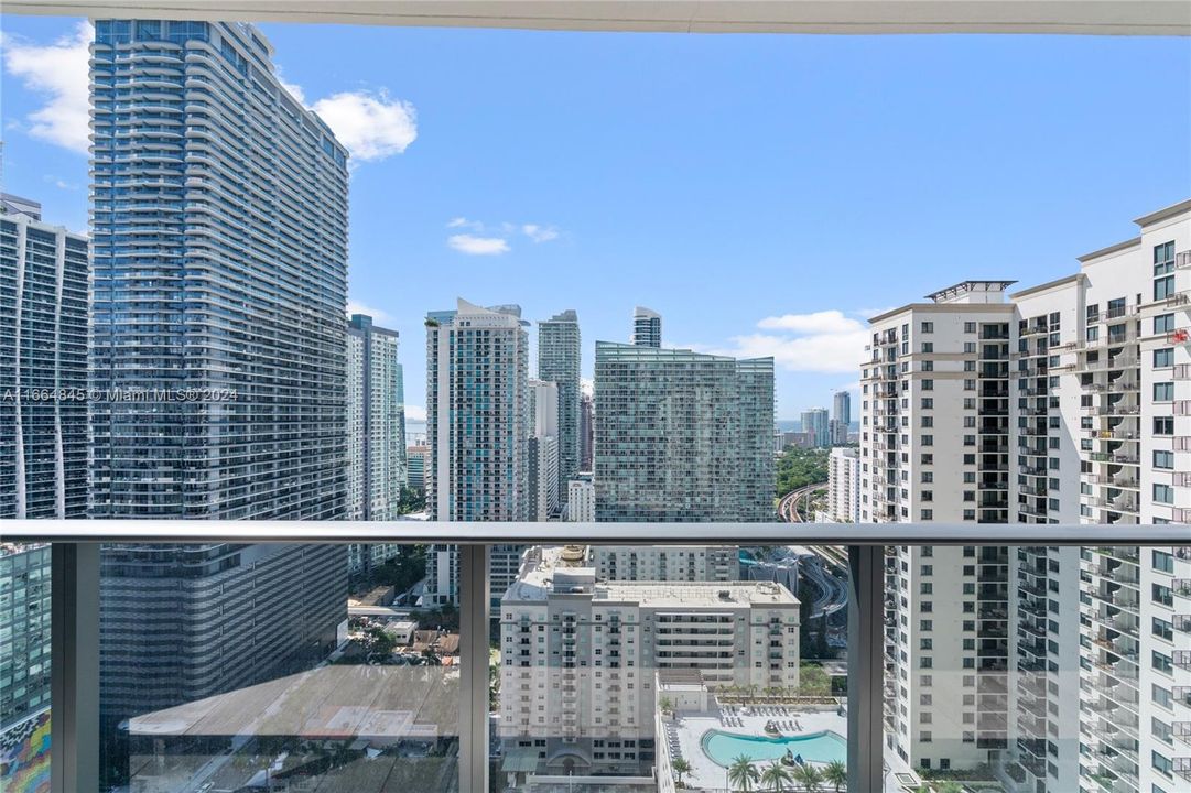 For Sale: $649,000 (2 beds, 2 baths, 851 Square Feet)