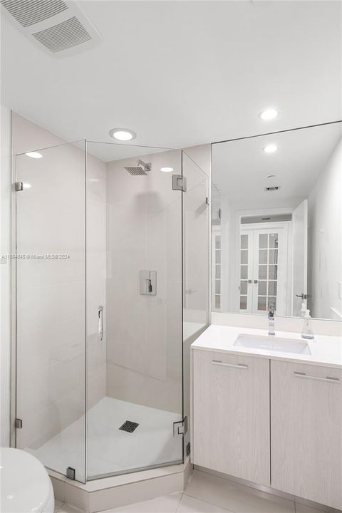 For Sale: $649,000 (2 beds, 2 baths, 851 Square Feet)