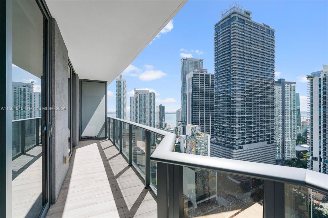 For Sale: $649,000 (2 beds, 2 baths, 851 Square Feet)