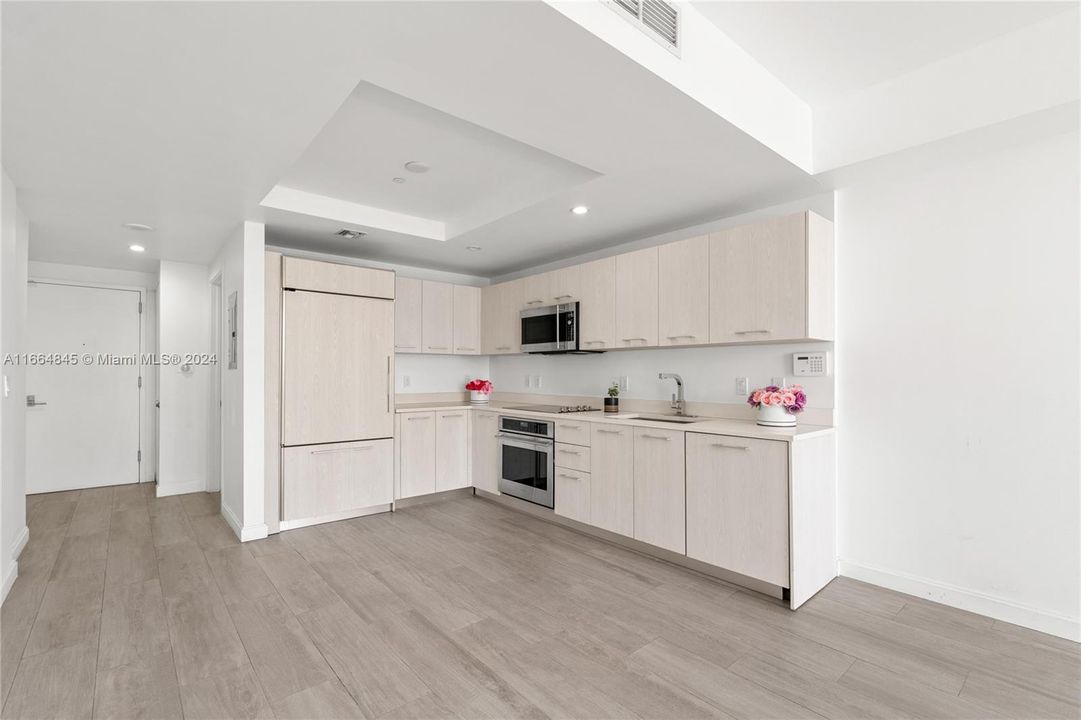 For Sale: $649,000 (2 beds, 2 baths, 851 Square Feet)