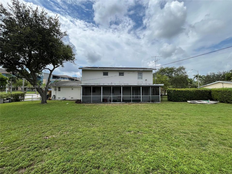 For Sale: $1,200,000 (4 beds, 2 baths, 2214 Square Feet)