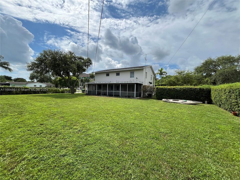 For Sale: $1,200,000 (4 beds, 2 baths, 2214 Square Feet)