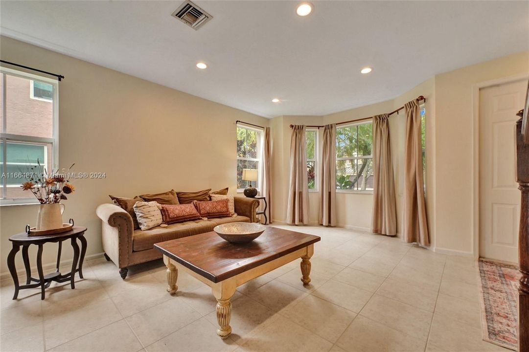 For Sale: $875,000 (5 beds, 2 baths, 3124 Square Feet)