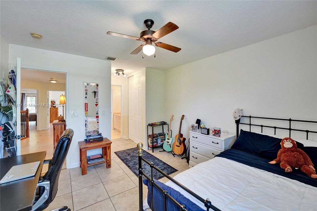 For Sale: $875,000 (5 beds, 2 baths, 3124 Square Feet)