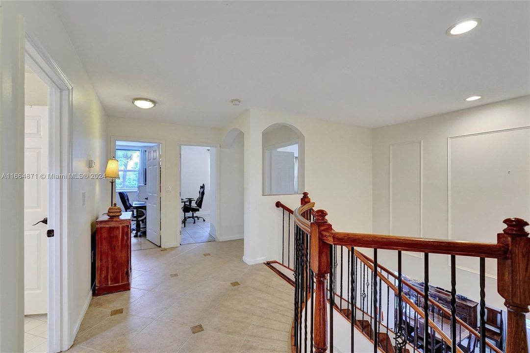 For Sale: $875,000 (5 beds, 2 baths, 3124 Square Feet)