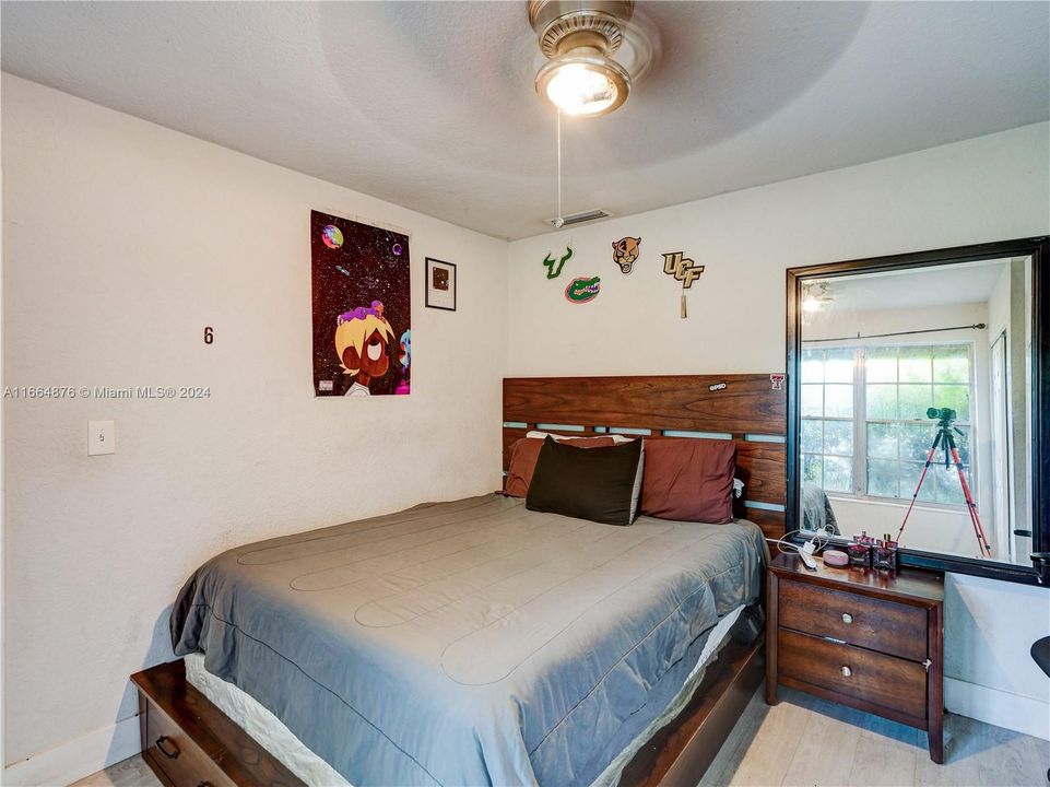 For Sale: $320,000 (3 beds, 1 baths, 1406 Square Feet)