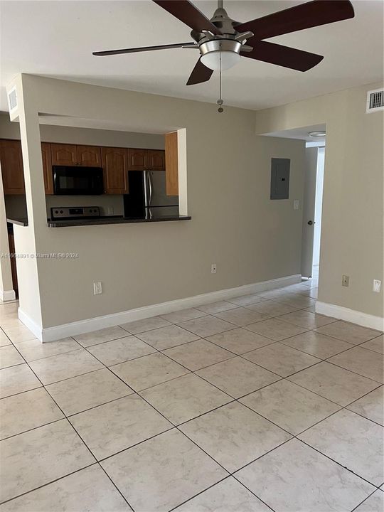 For Rent: $1,744 (1 beds, 1 baths, 834 Square Feet)