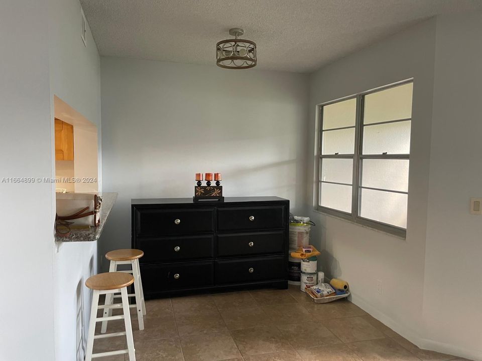 For Rent: $1,850 (1 beds, 1 baths, 840 Square Feet)