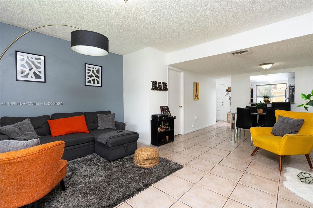 For Rent: $2,100 (2 beds, 1 baths, 875 Square Feet)