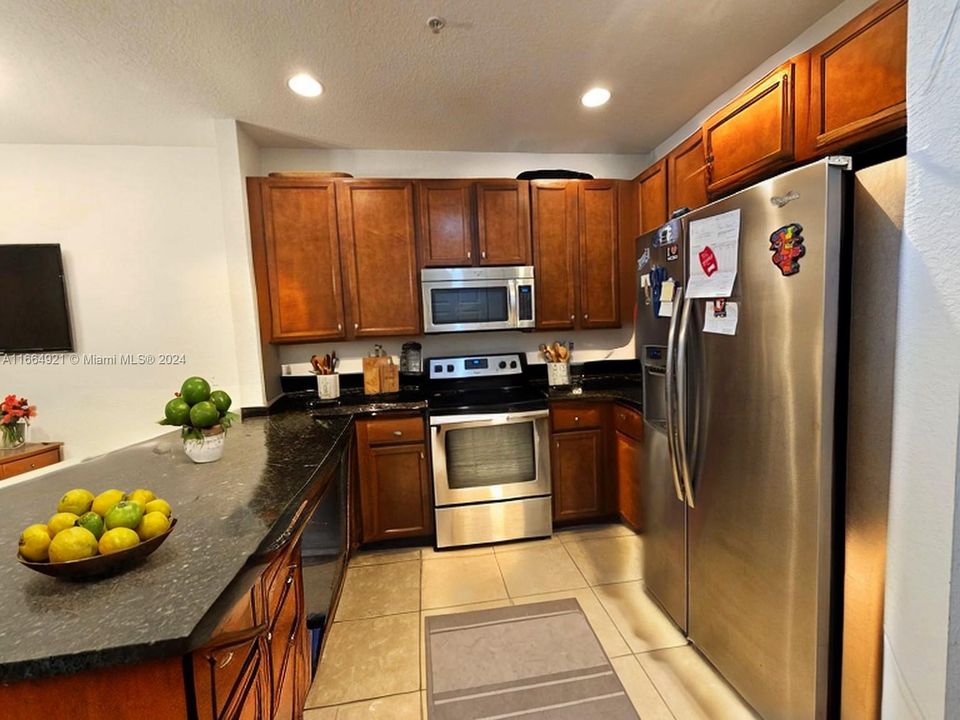 For Sale: $340,000 (2 beds, 2 baths, 1048 Square Feet)