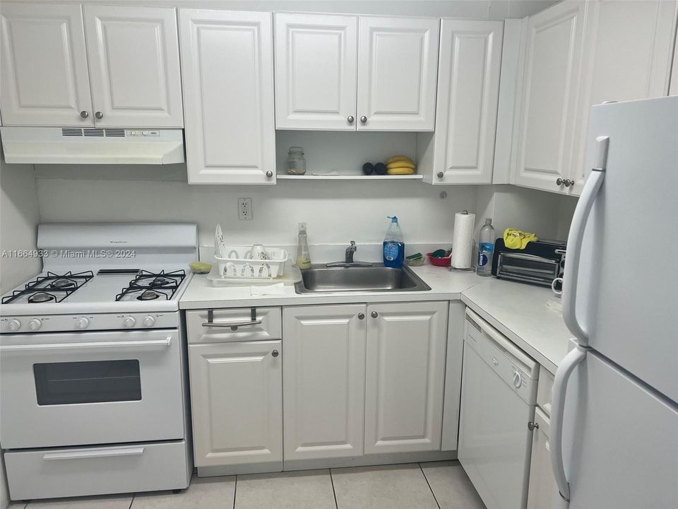 For Sale: $315,000 (2 beds, 2 baths, 1089 Square Feet)