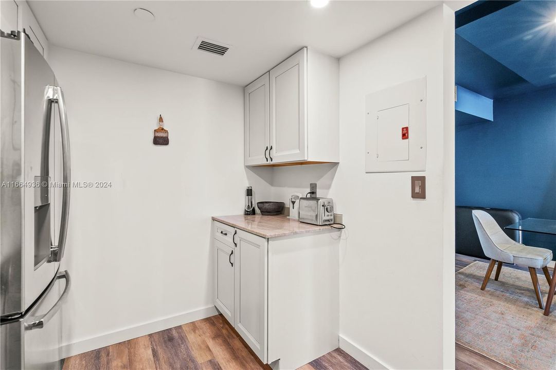 For Sale: $495,000 (1 beds, 2 baths, 990 Square Feet)