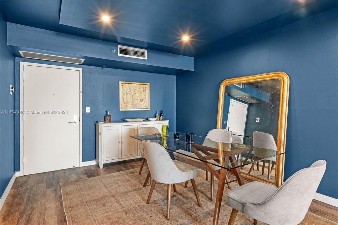 For Sale: $495,000 (1 beds, 2 baths, 990 Square Feet)