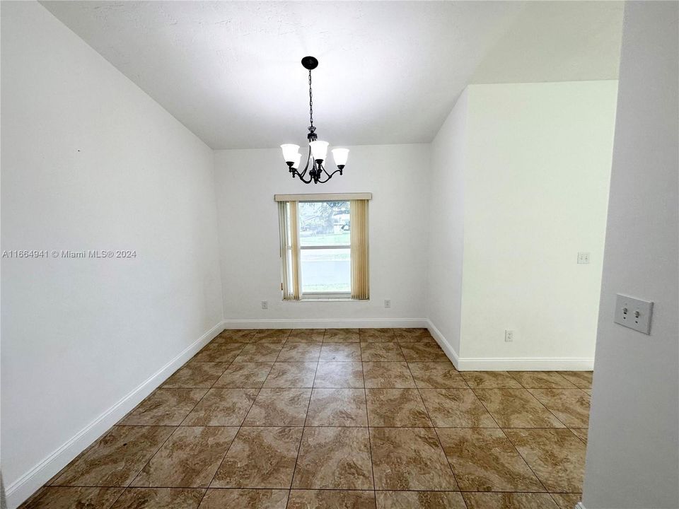 For Rent: $3,800 (3 beds, 2 baths, 1252 Square Feet)