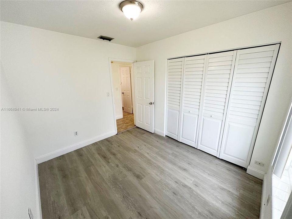 For Rent: $3,800 (3 beds, 2 baths, 1252 Square Feet)