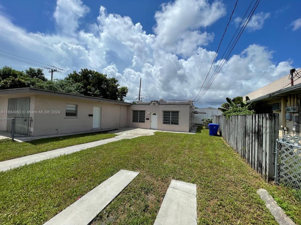 For Sale: $598,000 (3 beds, 2 baths, 1182 Square Feet)