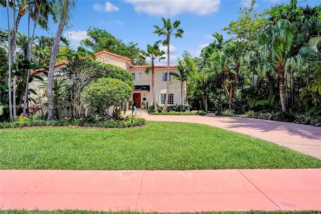 For Sale: $3,750,000 (5 beds, 4 baths, 3210 Square Feet)