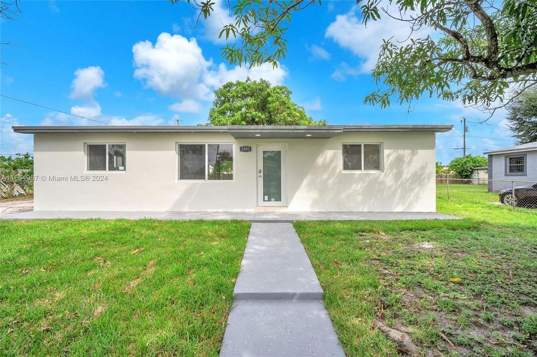 For Sale: $510,000 (3 beds, 2 baths, 946 Square Feet)