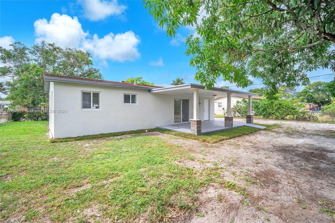 For Sale: $510,000 (3 beds, 2 baths, 946 Square Feet)