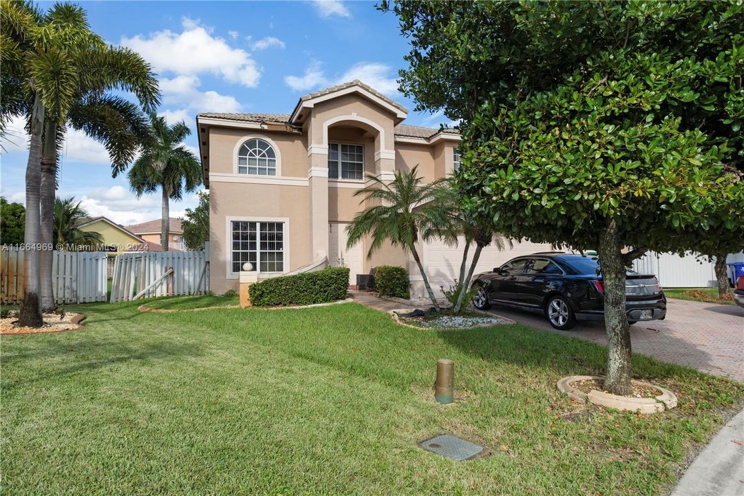 For Sale: $1,100,000 (5 beds, 4 baths, 3901 Square Feet)