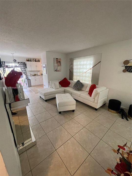 For Rent: $2,700 (3 beds, 2 baths, 1130 Square Feet)