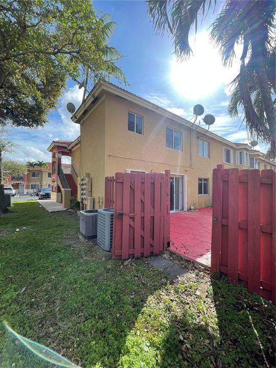 For Rent: $2,700 (3 beds, 2 baths, 1130 Square Feet)