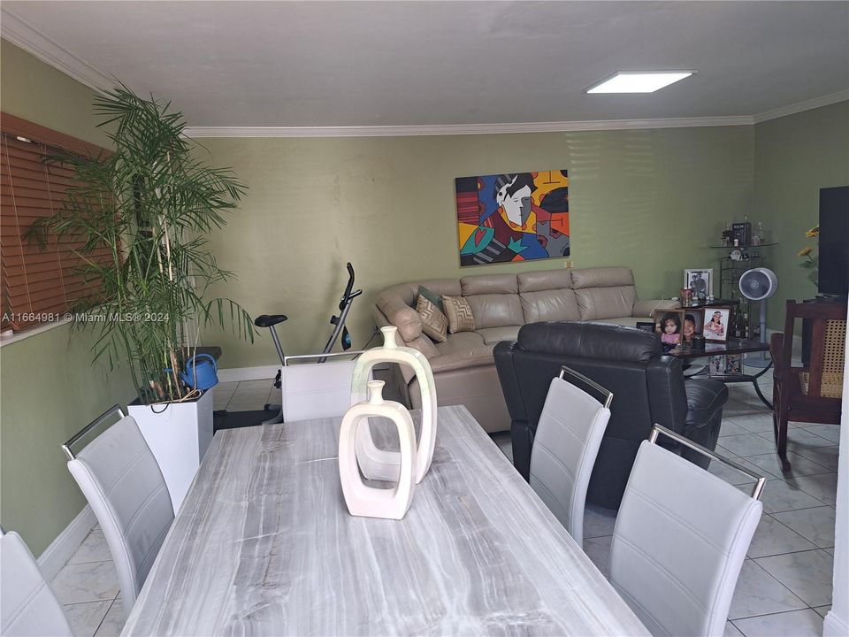 Active With Contract: $190,000 (2 beds, 1 baths, 938 Square Feet)