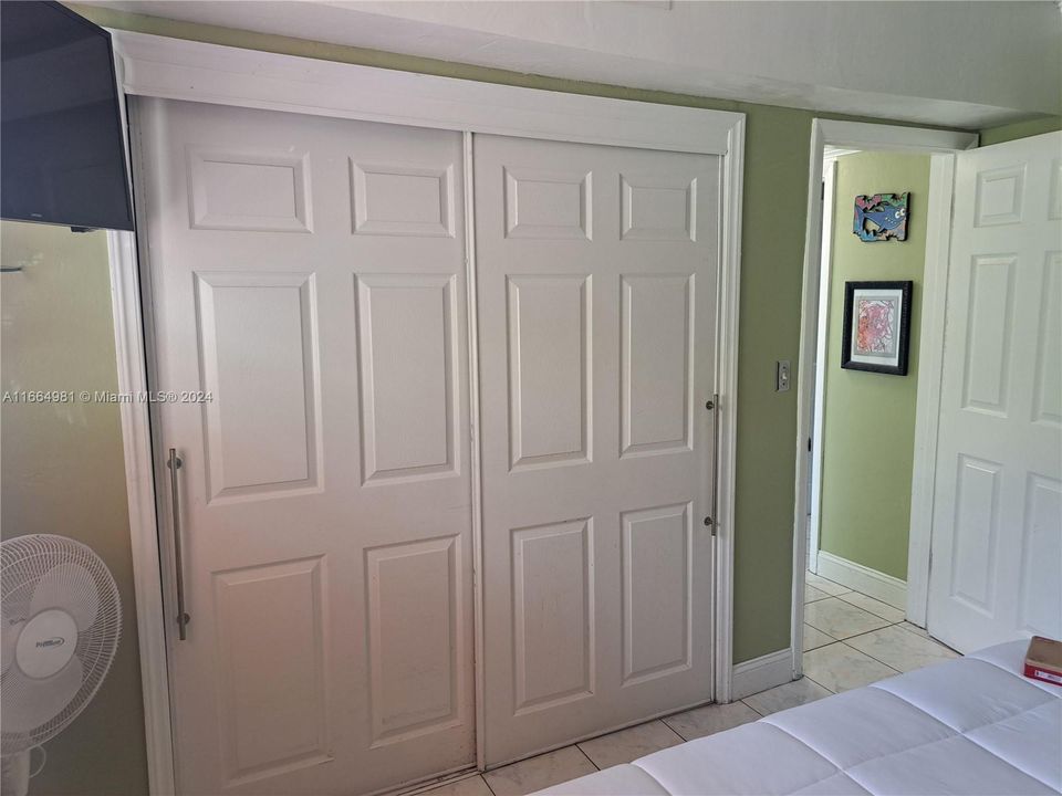 Active With Contract: $190,000 (2 beds, 1 baths, 938 Square Feet)