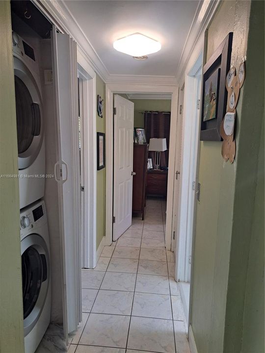 For Sale: $190,000 (2 beds, 1 baths, 938 Square Feet)