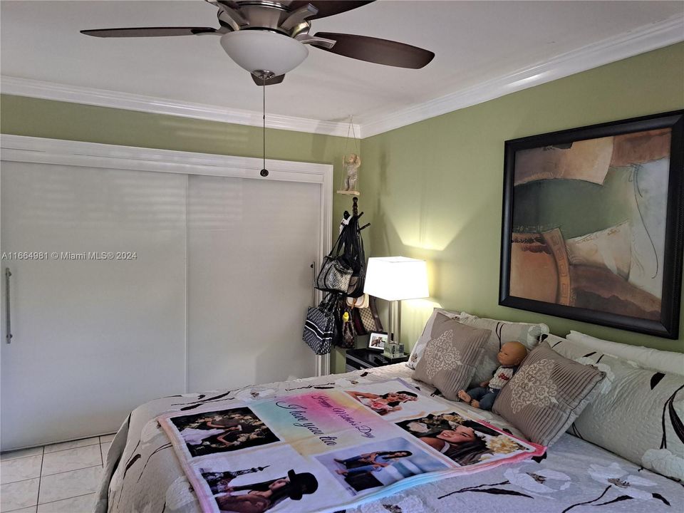 Active With Contract: $190,000 (2 beds, 1 baths, 938 Square Feet)