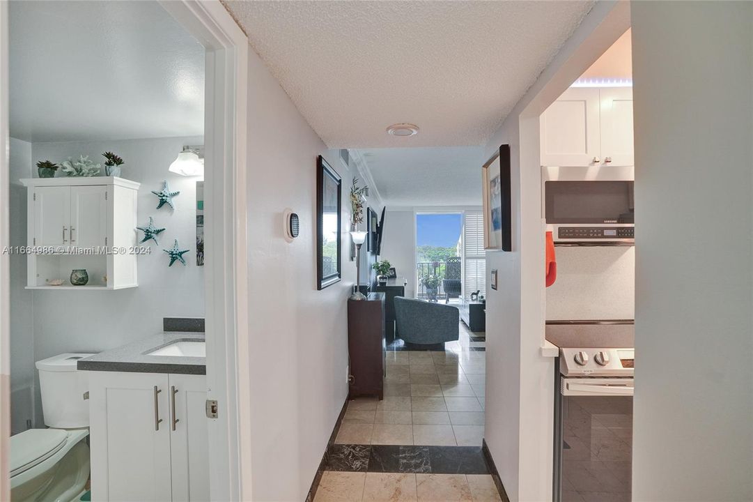 For Sale: $269,900 (1 beds, 1 baths, 775 Square Feet)