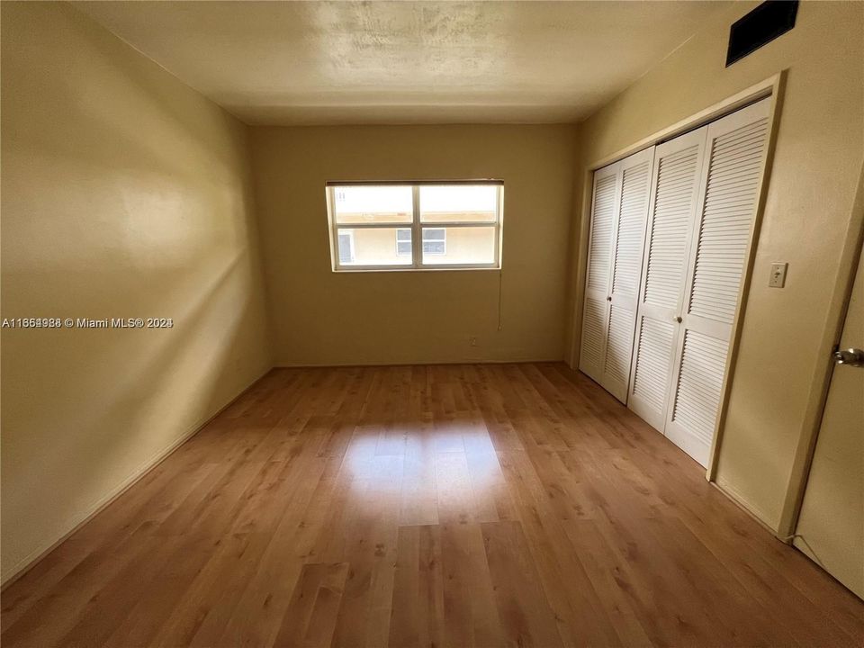 For Rent: $1,800 (1 beds, 1 baths, 670 Square Feet)