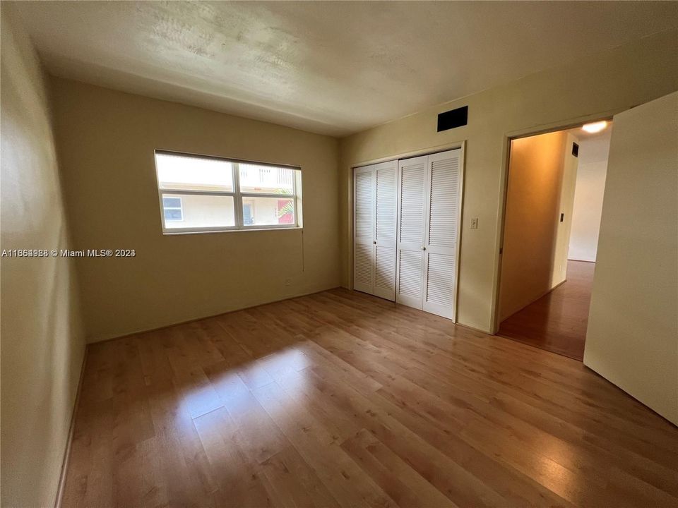 For Rent: $1,800 (1 beds, 1 baths, 670 Square Feet)