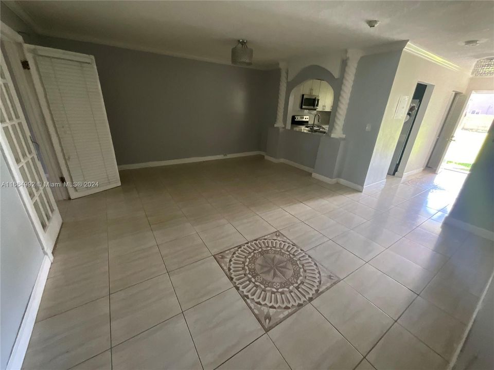 For Rent: $2,800 (3 beds, 2 baths, 6768 Square Feet)