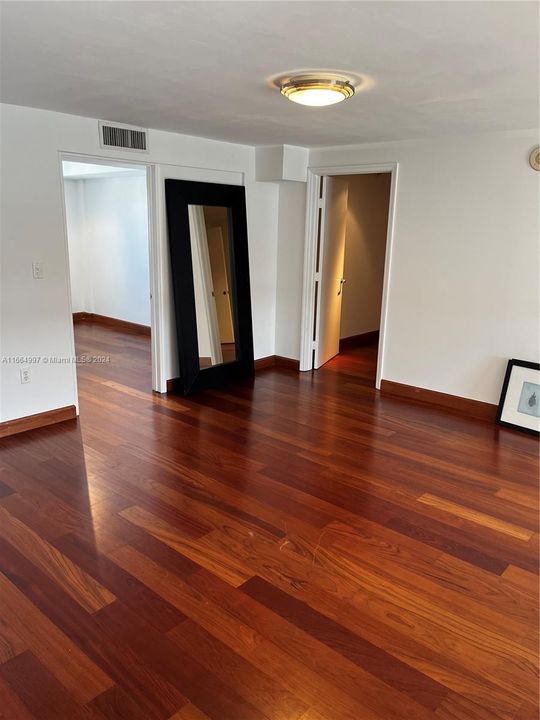 For Rent: $6,150 (1 beds, 1 baths, 1309 Square Feet)