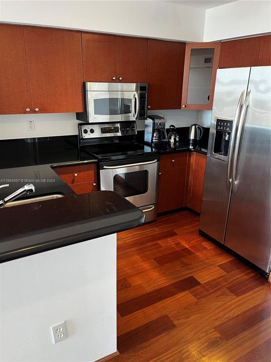 For Rent: $6,150 (1 beds, 1 baths, 1309 Square Feet)