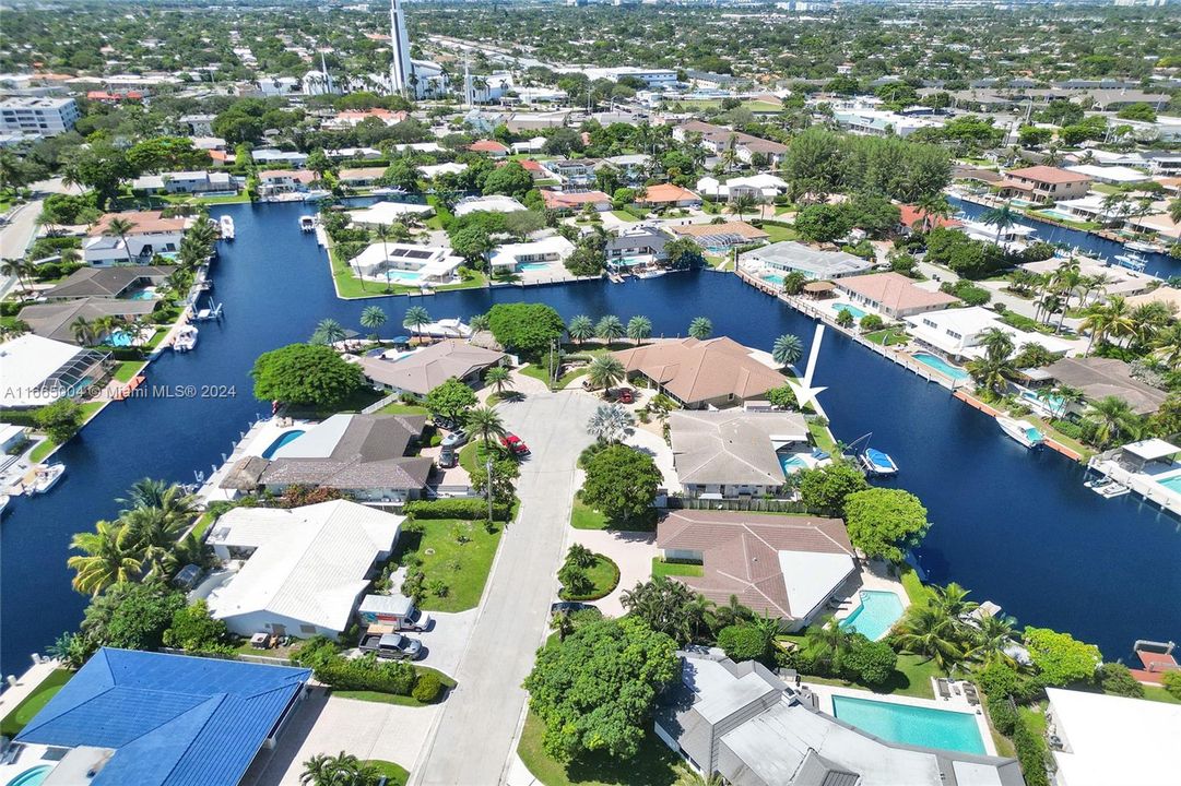 For Sale: $1,899,000 (4 beds, 3 baths, 1924 Square Feet)