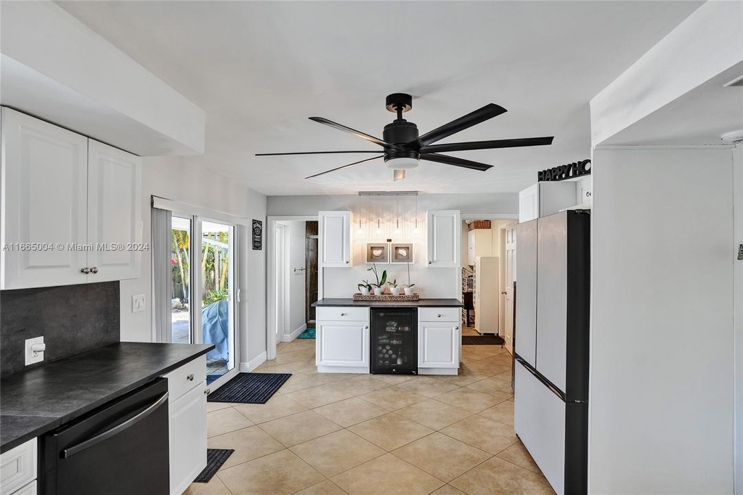 For Sale: $1,899,000 (4 beds, 3 baths, 1924 Square Feet)