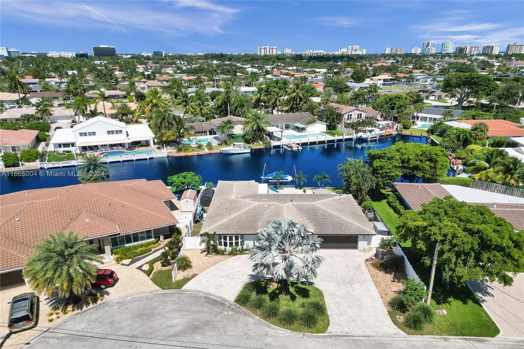 For Sale: $1,899,000 (4 beds, 3 baths, 1924 Square Feet)