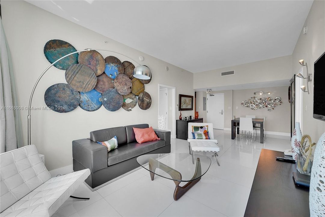 For Sale: $1,450,000 (2 beds, 2 baths, 993 Square Feet)