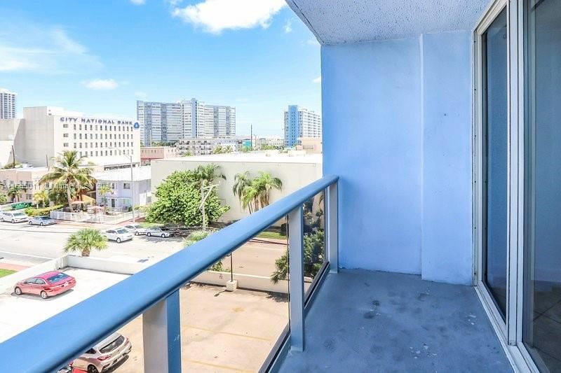 En Venta: $359,000 (1 camas, 1 baños, 898 Pies cuadrados)