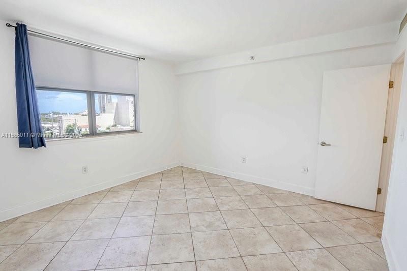 For Sale: $359,000 (1 beds, 1 baths, 898 Square Feet)